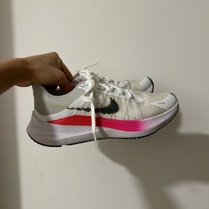Like new Nike women’s sneakers